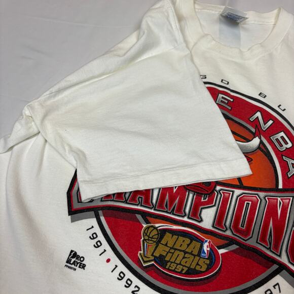 Vintage 1997 Chicago Bulls Pro Player 5 Time Champion Tee Shirt Men's XL - Picture 6 of 11